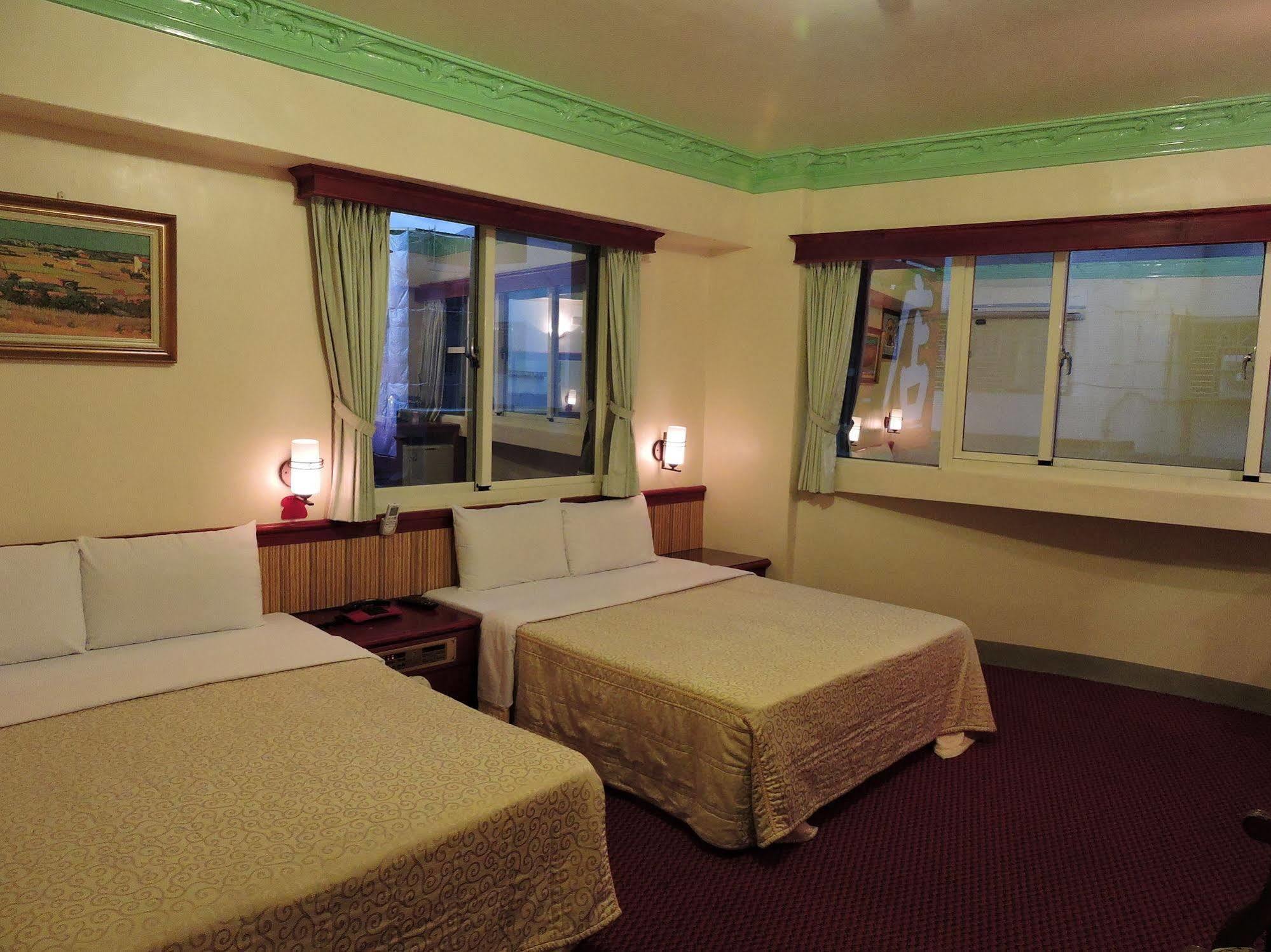 Longchi Hot-Spring Hotel Джиаоси Екстериор снимка